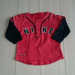 ナイキ(NIKE)のNIKE ベビー長袖カットソー 80 重ね着風 前ボタン 赤×黒(シャツ/カットソー)