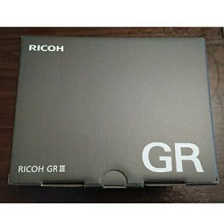 リコー(RICOH)の【新品未使用】RICOH GR Ⅲ + ストラップST-2(コンパクトデジタルカメラ)