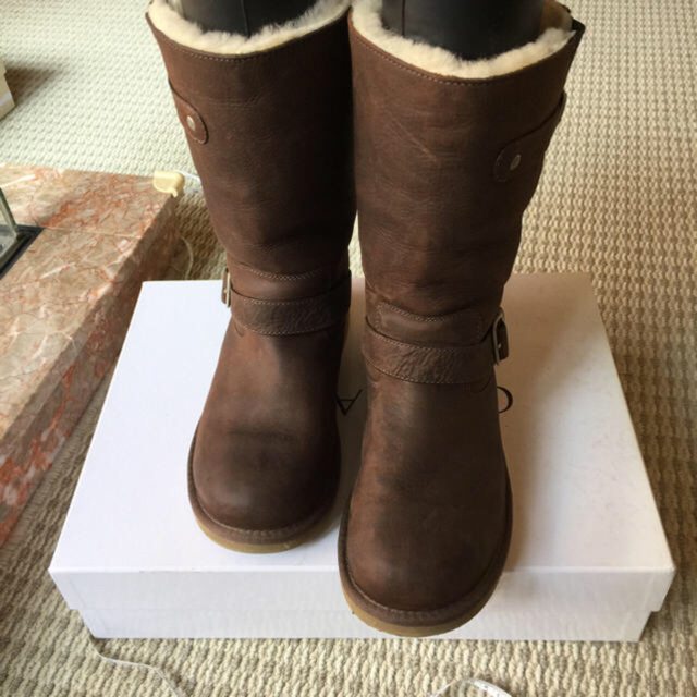 MARC BY MARC JACOBS(マークバイマークジェイコブス)のマークジェイコブス パンプス  UGG ブーツセット レディースの靴/シューズ(ハイヒール/パンプス)の商品写真