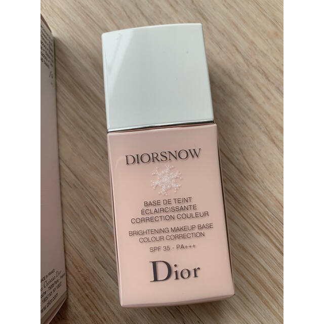 Christian Dior(クリスチャンディオール)の【新品】DIOR スノーメイクアップベース UV35 ローズ コスメ/美容のベースメイク/化粧品(化粧下地)の商品写真
