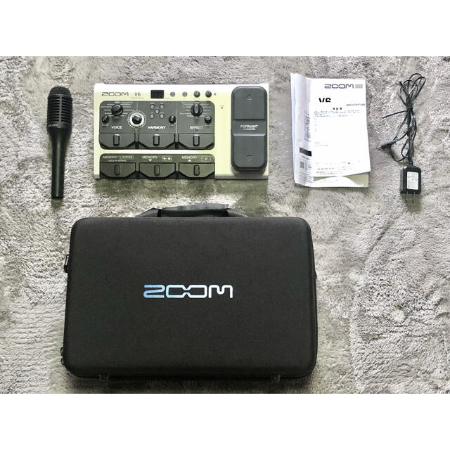 Zoom(ズーム)のZOOM V6 セミハードバッグ付 プロ仕様 ボーカルマルチエフェクトペダル 楽器のレコーディング/PA機器(エフェクター)の商品写真