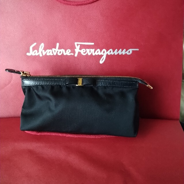 Ferragamoポーチ