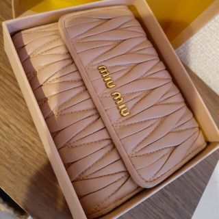 ミュウミュウ(miumiu)のmiu miu　マテラッセ　財布(財布)