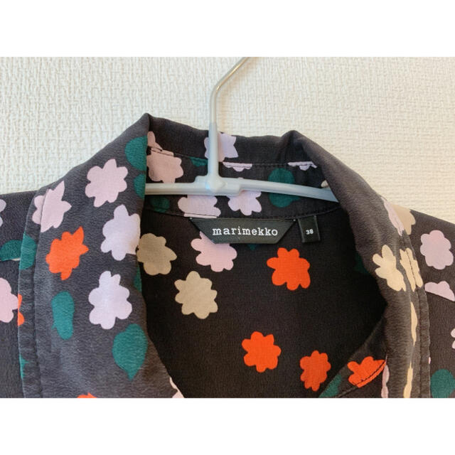 marimekko(マリメッコ)のmarimekko TOIVEIKAS TAIVAANKUKAT 花柄 シャツ レディースのトップス(シャツ/ブラウス(長袖/七分))の商品写真