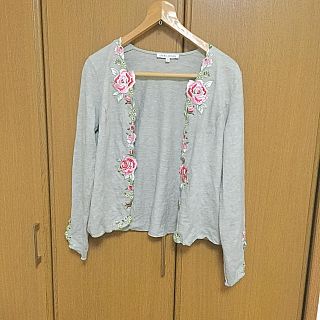 ローラアシュレイ(LAURA ASHLEY)のローズ刺繍カーディガン(カーディガン)