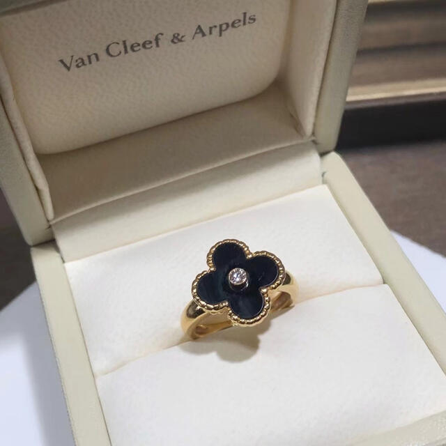 Van Cleef & Arpels(ヴァンクリーフアンドアーペル)のヴァンクリーフ&アーペル K18YG オニキスダイヤリング レディースのアクセサリー(リング(指輪))の商品写真