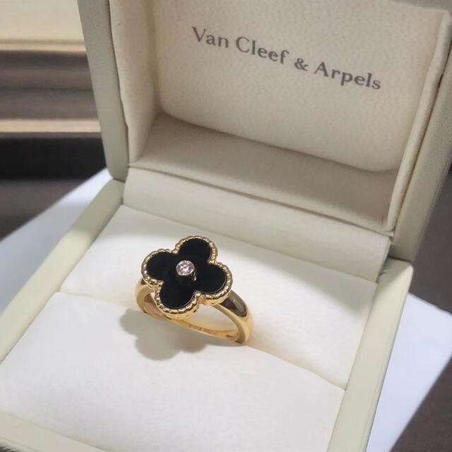 Van Cleef & Arpels(ヴァンクリーフアンドアーペル)のヴァンクリーフ&アーペル K18YG オニキスダイヤリング レディースのアクセサリー(リング(指輪))の商品写真