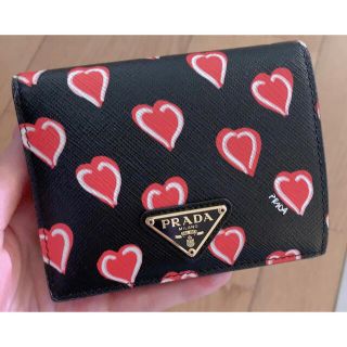 PRADA - 本日値下げ中♡美品♡PRADA♡ハート柄♡折り財布の通販 by