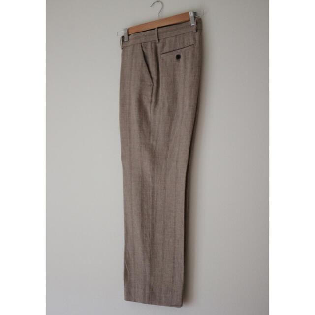 COMOLI(コモリ)のオーラリーLINEN WOOL SILK SHARK SKIN SLACKS 3 メンズのパンツ(スラックス)の商品写真