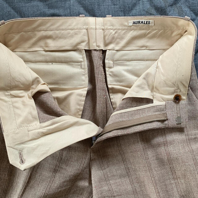 COMOLI(コモリ)のオーラリーLINEN WOOL SILK SHARK SKIN SLACKS 3 メンズのパンツ(スラックス)の商品写真