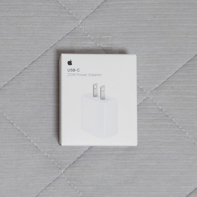 Apple(アップル)のApple 20W USB-C Power Adapter スマホ/家電/カメラのPC/タブレット(PC周辺機器)の商品写真