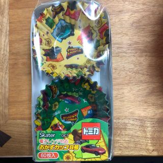 タカラトミー(Takara Tomy)のトミカ　おかずカップ　60枚入　新品(弁当用品)