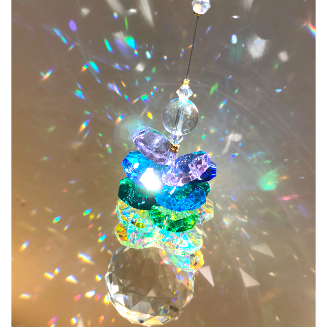 サンキャッチャー　癒し色⑤  30㎜　虹　癒し　幸運+本水晶 インテリア/住まい/日用品のインテリア小物(モビール)の商品写真