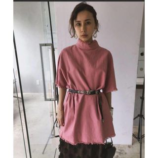 アメリヴィンテージ(Ameri VINTAGE)の美品 着2回 FRINGE HEM SLIT LONG TOPピンク(シャツ/ブラウス(半袖/袖なし))