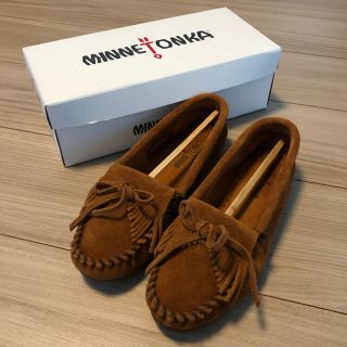 ミネトンカ(Minnetonka)のMINNETONKA(ミネトンカ) brown(スリッポン/モカシン)