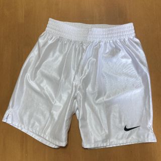 ナイキ(NIKE)のサッカーパンツ　白　NIKE  Mサイズ　ハーフパンツ(ウェア)