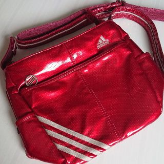 アディダス(adidas)のadidas  ショルダーバッグ  赤(ショルダーバッグ)