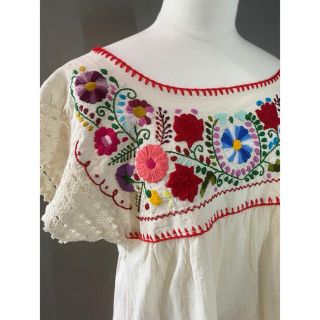 古着 ビンテージ 70s トップス メキシカン 花柄 刺繍 Tシャツの通販