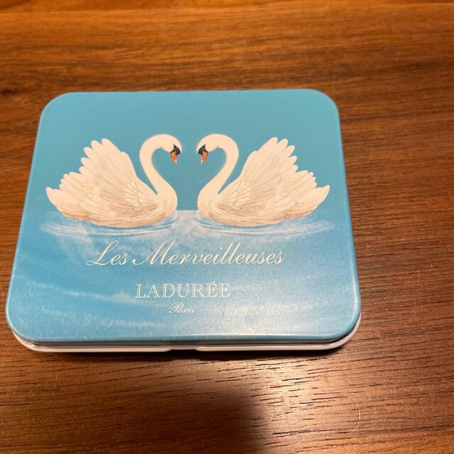 Les Merveilleuses LADUREE(レメルヴェイユーズラデュレ)のレ・メルヴェイユーズ ラデュレ チークカラーパレット102 コスメ/美容のベースメイク/化粧品(チーク)の商品写真