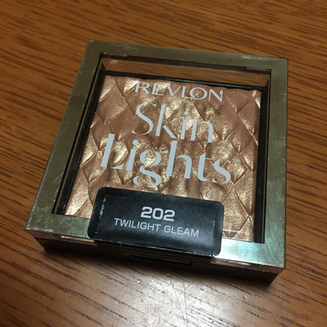 REVLON(レブロン)のレブロン　スキンライト　プリズマティック　ハイライター　202 コスメ/美容のベースメイク/化粧品(フェイスカラー)の商品写真