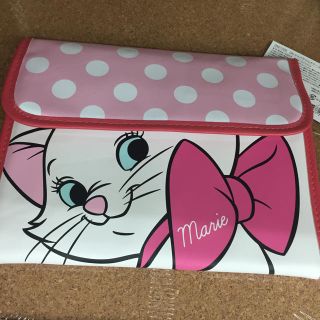 ディズニー(Disney)の新品！ マリー マルチケース ジャバラ 母子手帳入れ？パスポート(母子手帳ケース)