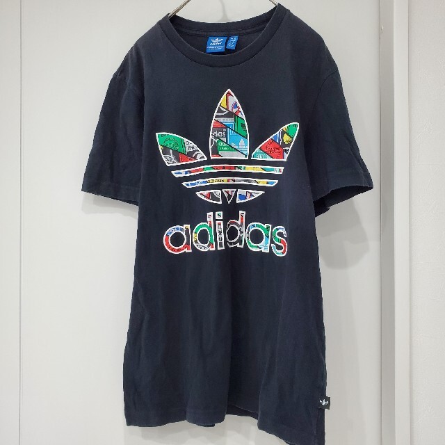 adidas(アディダス)のアディダス　オリジナルス　半袖Tシャツ　黒　ロゴマルチカラー　M　メンズ服　古着 メンズのトップス(Tシャツ/カットソー(半袖/袖なし))の商品写真