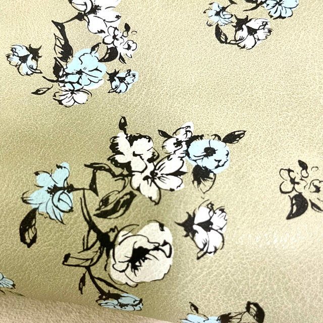 花柄ポーチ　合皮　花柄プリント　角型 グリーン系(1790611) レディースのファッション小物(ポーチ)の商品写真
