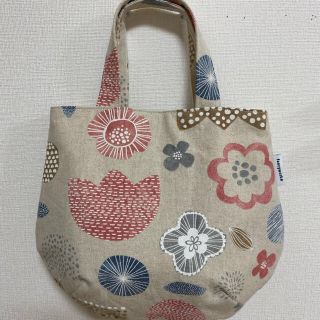ラウンドバッグ　北欧　お花畑(バッグ)