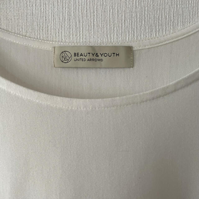 BEAUTY&YOUTH UNITED ARROWS(ビューティアンドユースユナイテッドアローズ)のビューティーアンドユース　ユナイテッドアローズ　白　カットソー レディースのトップス(Tシャツ(半袖/袖なし))の商品写真