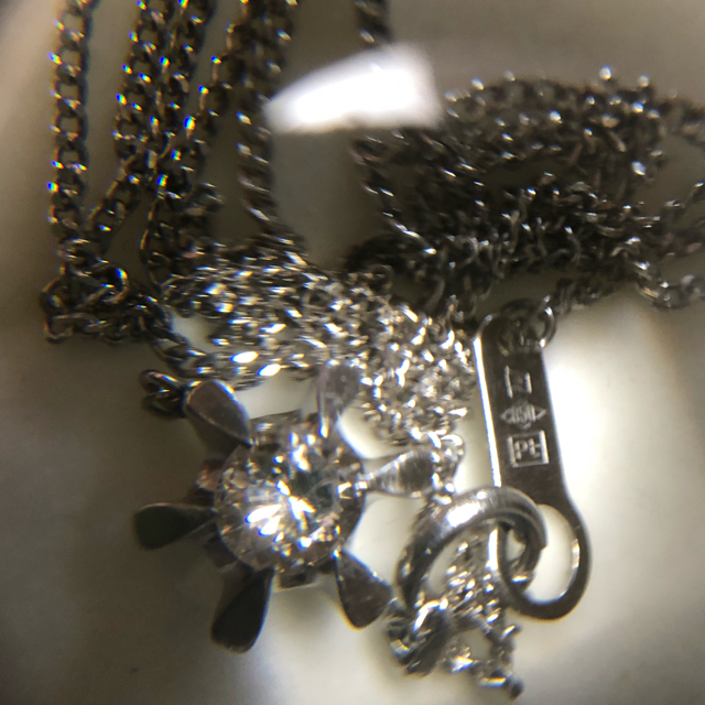 pt850 pt900 一粒ダイヤモンドネックレス レディースのアクセサリー(ネックレス)の商品写真