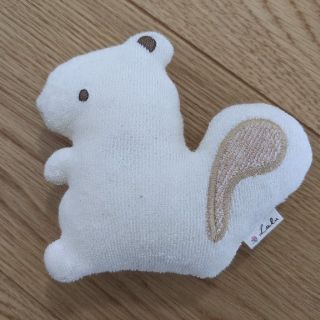 ガラガラ　赤ちゃん　リス　タオル地　新品未使用(がらがら/ラトル)