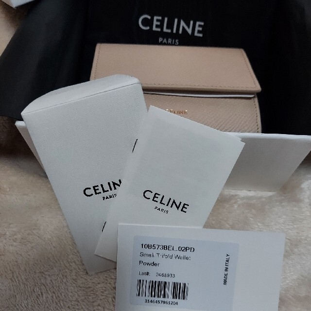 celine(セリーヌ)の新品　CELINE  セリーヌ　折り財布 レディースのファッション小物(財布)の商品写真