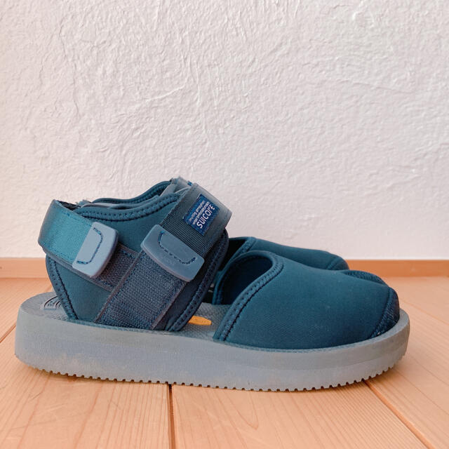 suicoke(スイコック)のスイコック　足袋サンダル　タビサンダル　美品　23.0 レディースの靴/シューズ(サンダル)の商品写真