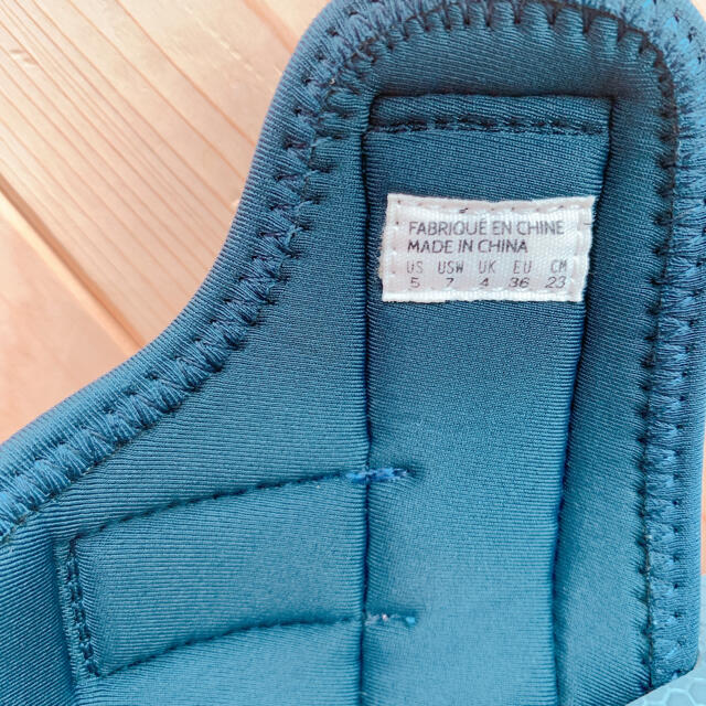 suicoke(スイコック)のスイコック　足袋サンダル　タビサンダル　美品　23.0 レディースの靴/シューズ(サンダル)の商品写真