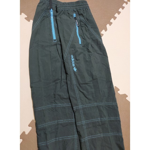 adidas(アディダス)の☆yoshi様専用AEP-832 アディダス イージーパンツ 黒・青糸刺繍 L メンズのパンツ(ワークパンツ/カーゴパンツ)の商品写真