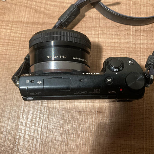 SONY NEX-5T 美品　レザーストラップ付き　　カメラ　一眼レフ 2