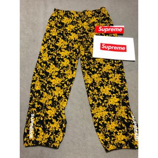 シュプリーム(Supreme)のsupreme warm up pant ブラックフローラル　窪塚　キムタク(ワークパンツ/カーゴパンツ)