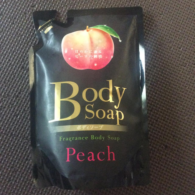 BodySoap peach 詰替用 400ml コスメ/美容のボディケア(ボディソープ/石鹸)の商品写真