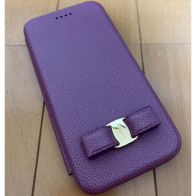 Salvatore Ferragamo(サルヴァトーレフェラガモ)のjasmine様専用★フェラガモ  iPhoneケース(6S用) スマホ/家電/カメラのスマホアクセサリー(iPhoneケース)の商品写真