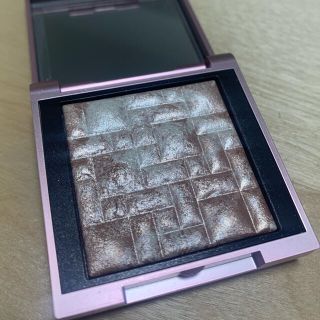 ボビイブラウン(BOBBI BROWN)のボビィブラウン　ミニハイライティングパウダー　LO1 ピンクグロウ(フェイスパウダー)