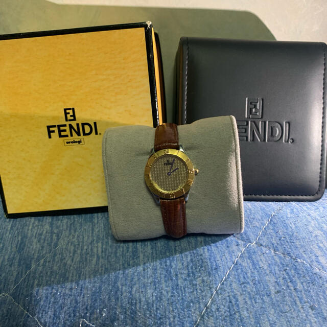 FENDI美品腕時計スライド式カバークォーツ♡替えベルト2種類付き