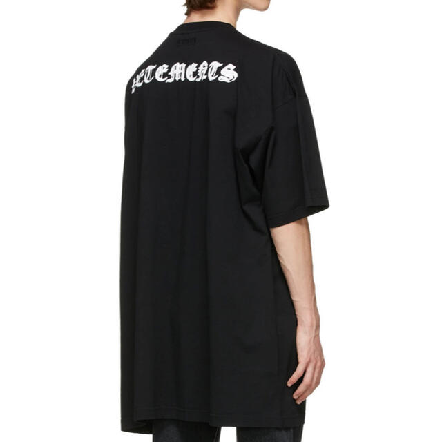 saintvêtement (saintv・tement)(サンベットモン)のVETEMENTS ヴェトモン　アナーキーTシャツ メンズのトップス(Tシャツ/カットソー(半袖/袖なし))の商品写真