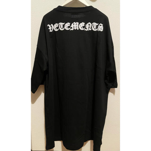 saintvêtement (saintv・tement)(サンベットモン)のVETEMENTS ヴェトモン　アナーキーTシャツ メンズのトップス(Tシャツ/カットソー(半袖/袖なし))の商品写真