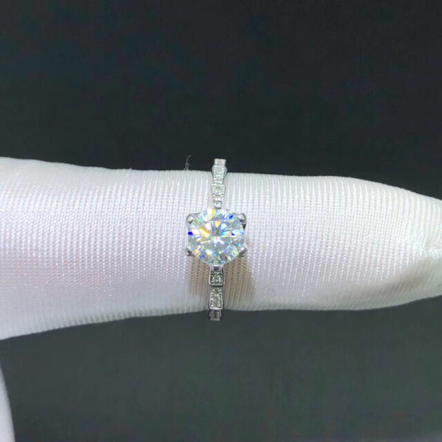 最上グレードexcellent DカラーMOISSANITE DiamondPT レディースのアクセサリー(リング(指輪))の商品写真