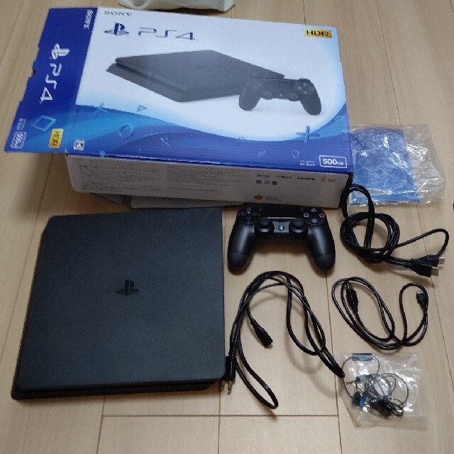 PlayStation4(プレイステーション4)のプレステ4　 エンタメ/ホビーのゲームソフト/ゲーム機本体(家庭用ゲーム機本体)の商品写真