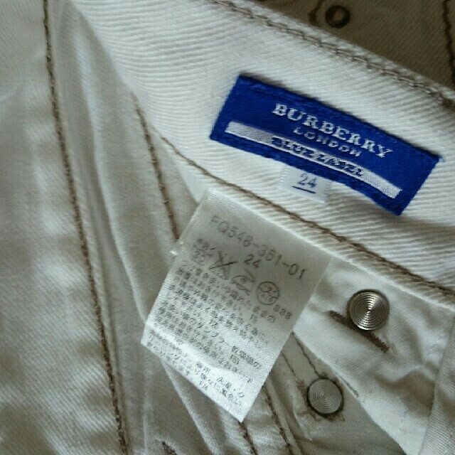 BURBERRY BLUE LABEL(バーバリーブルーレーベル)の【BURBERRY BLUELABEL】ホワイトデニムハーフパンツ レディースのパンツ(ハーフパンツ)の商品写真