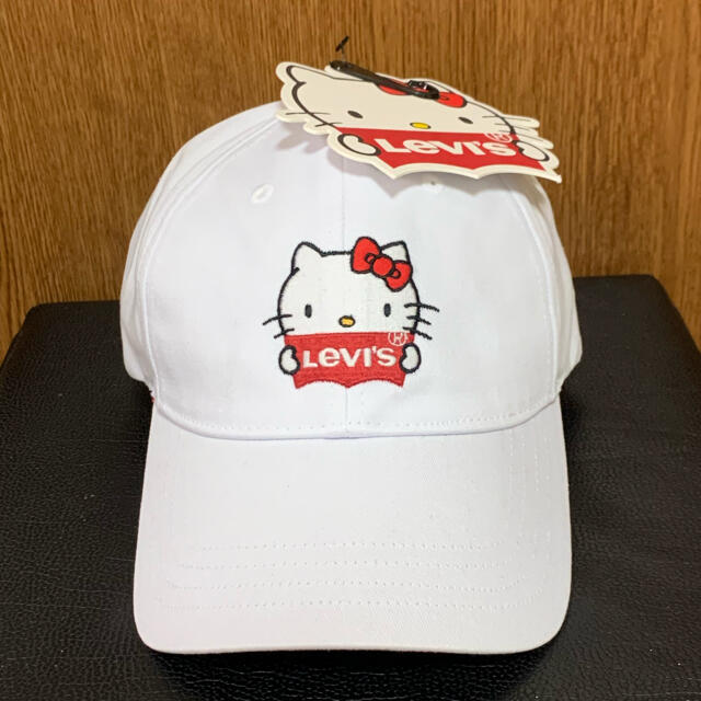 Levi's(リーバイス)の⭐️新品未使用⭐リーバイスx ハローキティ　キャップ　帽子 レディースの帽子(キャップ)の商品写真