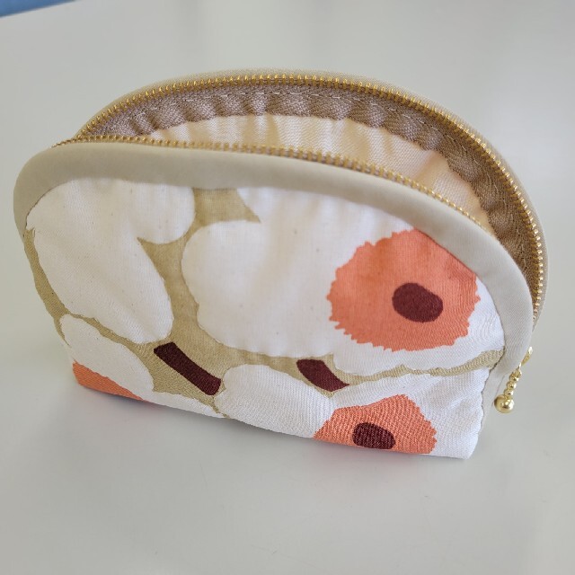 marimekko(マリメッコ)のポーチ　ハンドメイド　ベージュ×オレンジ ハンドメイドのファッション小物(ポーチ)の商品写真