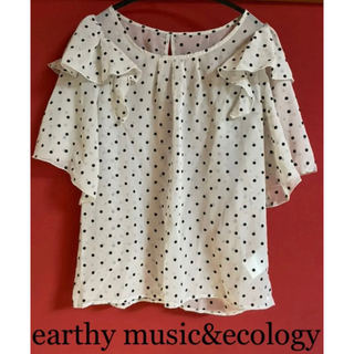 アースミュージックアンドエコロジー(earth music & ecology)のearthy music&ecology ドット柄トップス ブラウス(シャツ/ブラウス(半袖/袖なし))