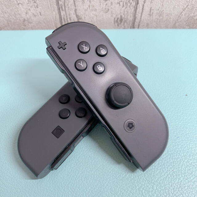 Nintendo Switch(ニンテンドースイッチ)の美品 人気カラー 廃盤グレー Switch 左右 ジョイコンJoy-Con エンタメ/ホビーのゲームソフト/ゲーム機本体(その他)の商品写真